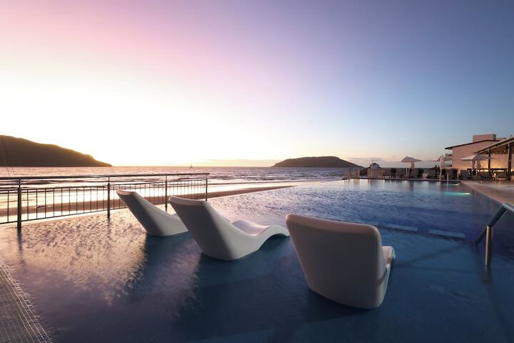 Hotel Pool