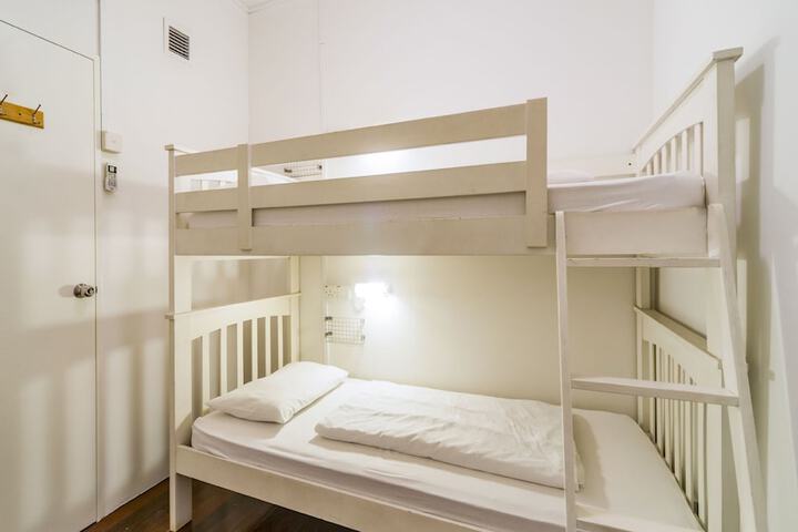 Room 26 of 43