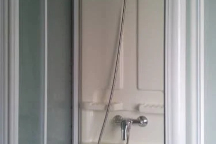 Room 9 of 18