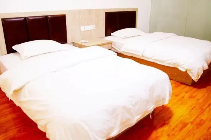 Room 6 of 14