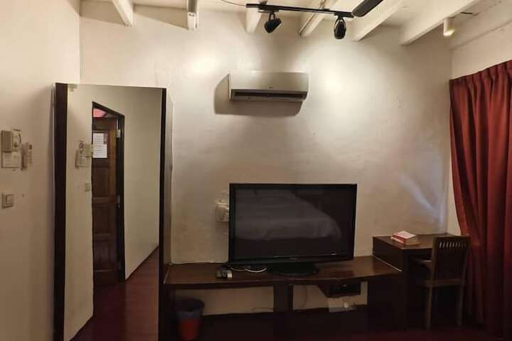 Room 23 of 128