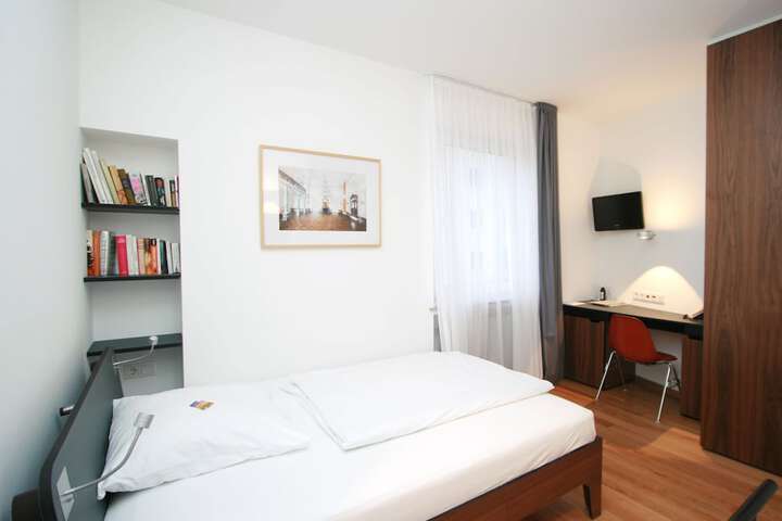 Room 34 of 76