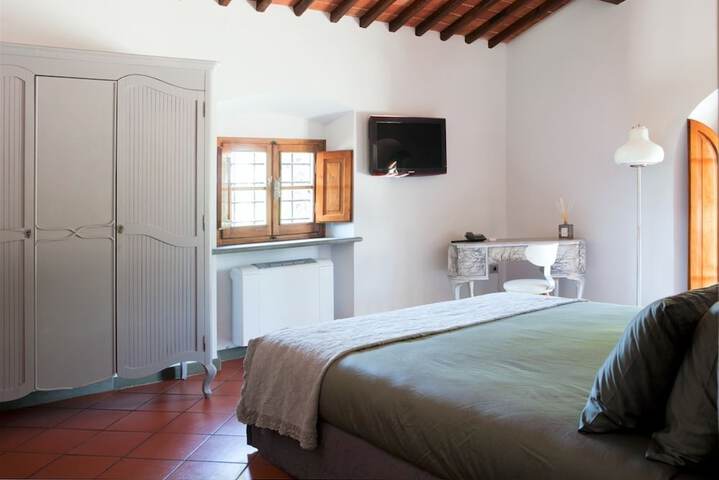 Room 5 of 85