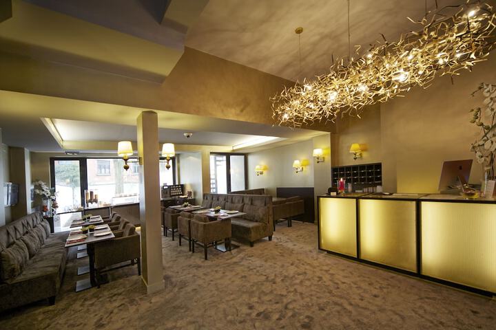 Entrance & Lobby