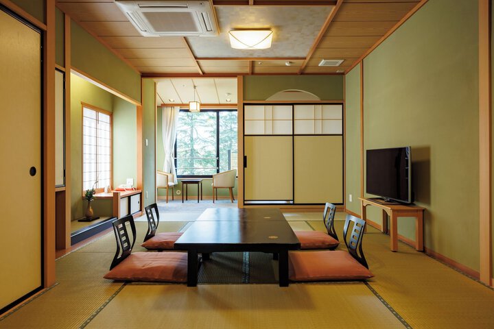 Room 17 of 47