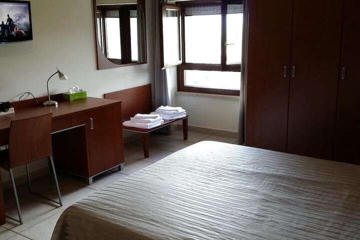 Room 4 of 37