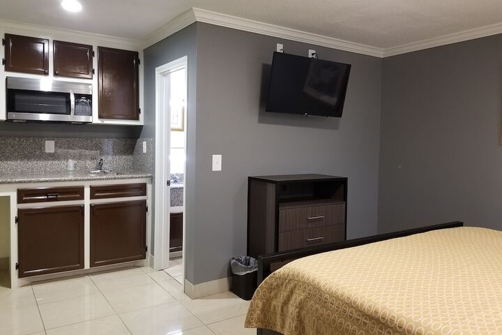 Room 8 of 16