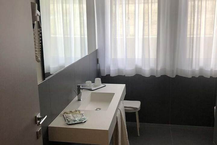Room 8 of 24