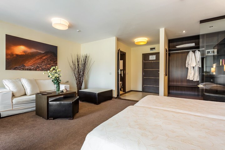 Room 15 of 76
