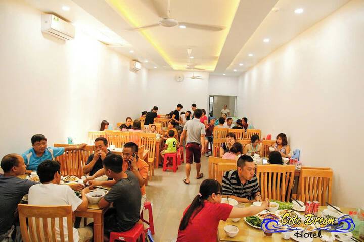 Dining 19 of 23