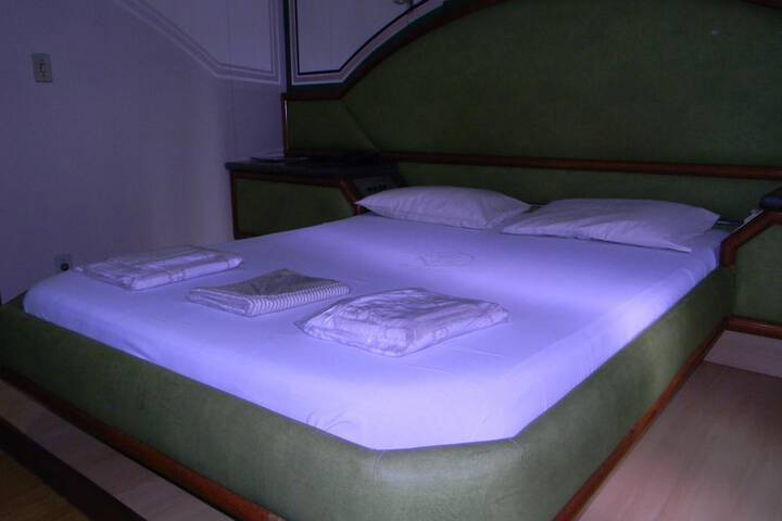 Room 12 of 34
