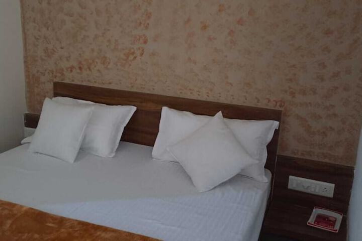Room 13 of 20