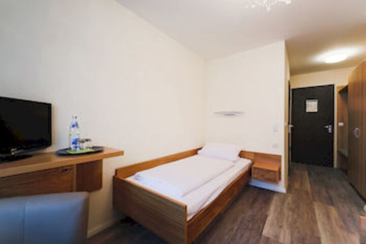 Room 15 of 27