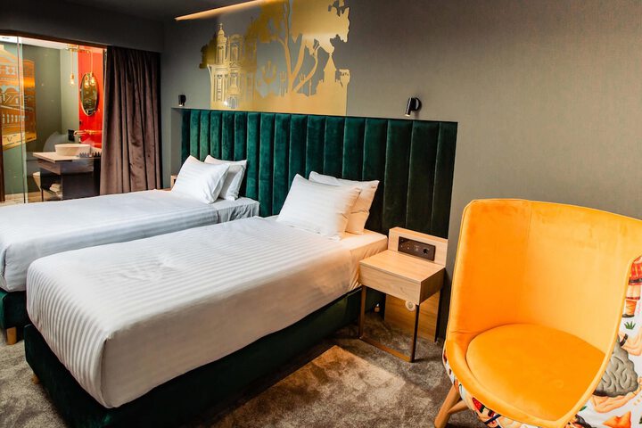 Room 42 of 103