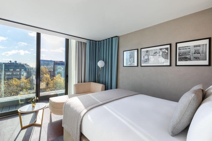 Room 48 of 61