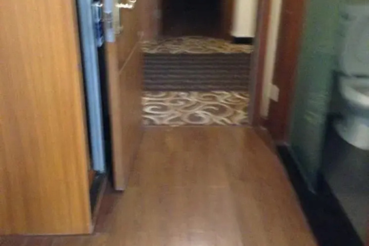 Room 9 of 10