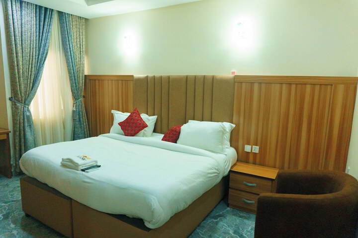 Room 9 of 17