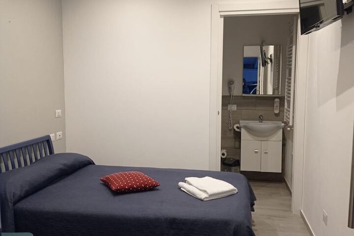 Room 13 of 32