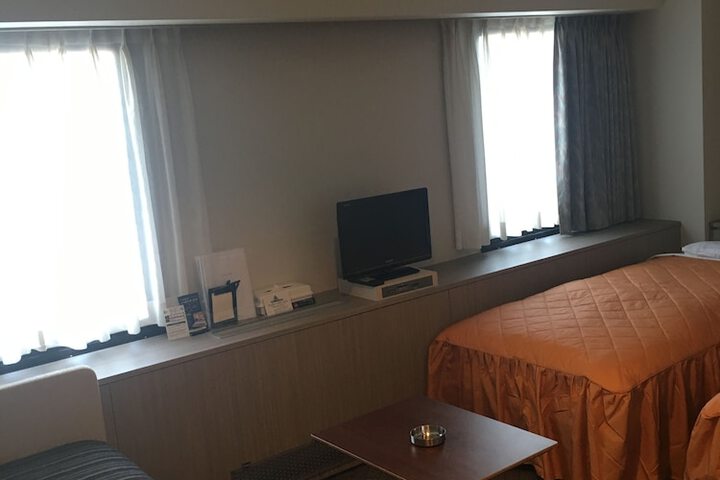 Room 4 of 87