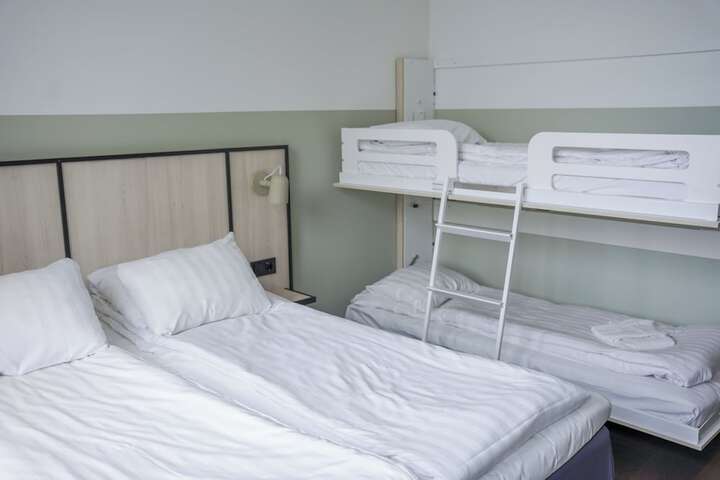 Room 28 of 74