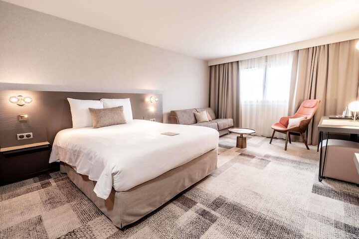Room 10 of 85