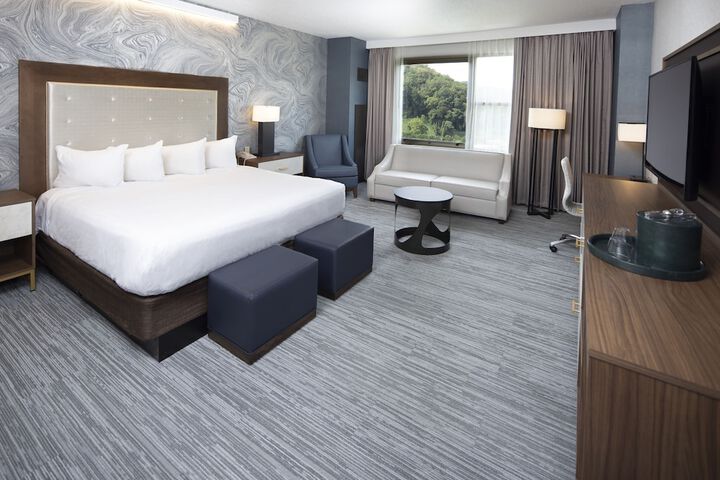 1 King Bed (3 of 3)