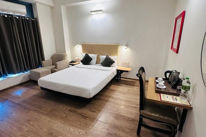Room 7 of 48
