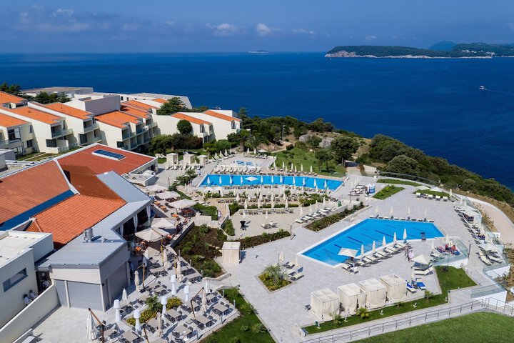 Hotel Pool