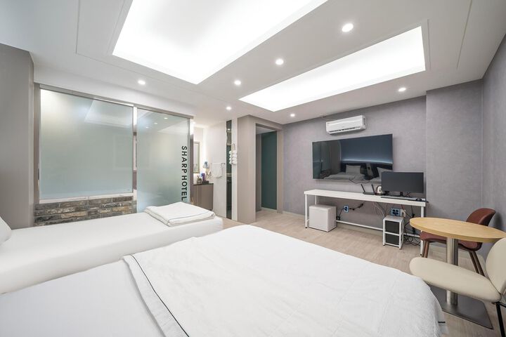 Room 12 of 58