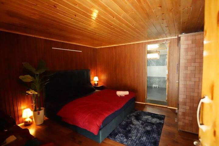Room 6 of 35