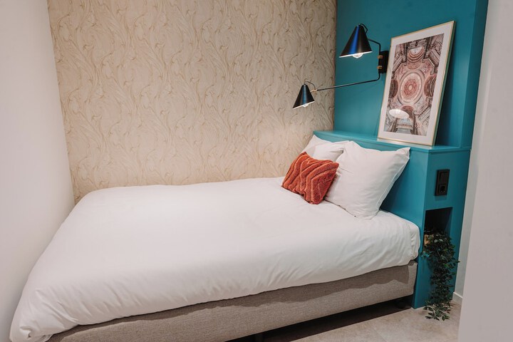 Room 8 of 72