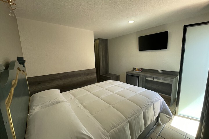 Room 8 of 50