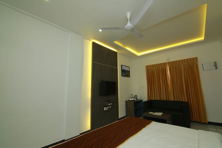 Room 8 of 25