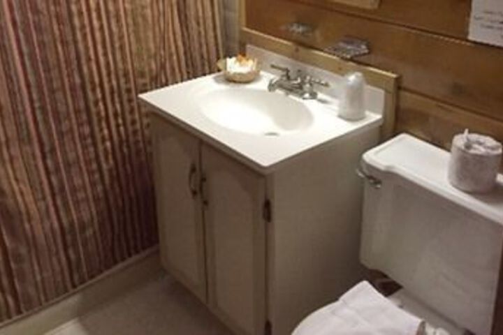 Room 43 of 182