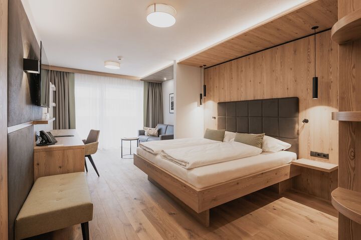 Room 30 of 200