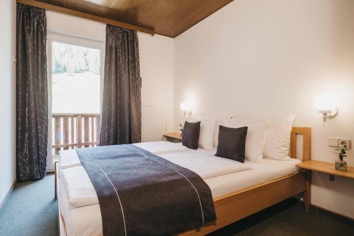 Room 3 of 21