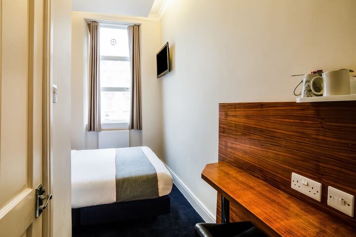 Room 6 of 20