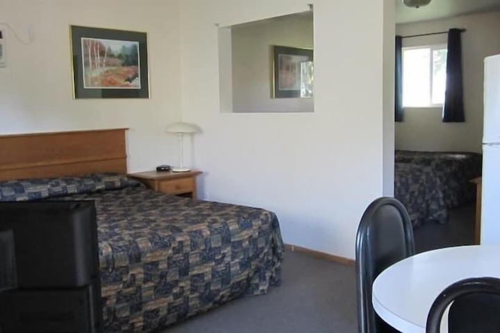 Room 32 of 69