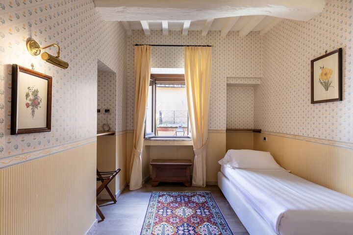 Room 15 of 53