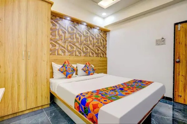 Room 12 of 28