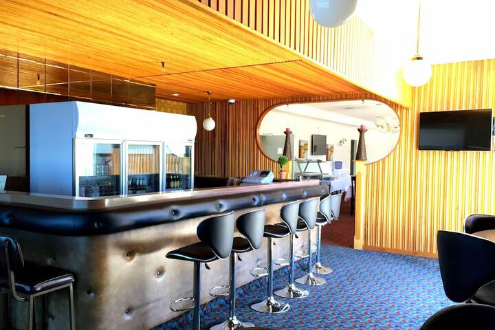 Lounge 57 of 63
