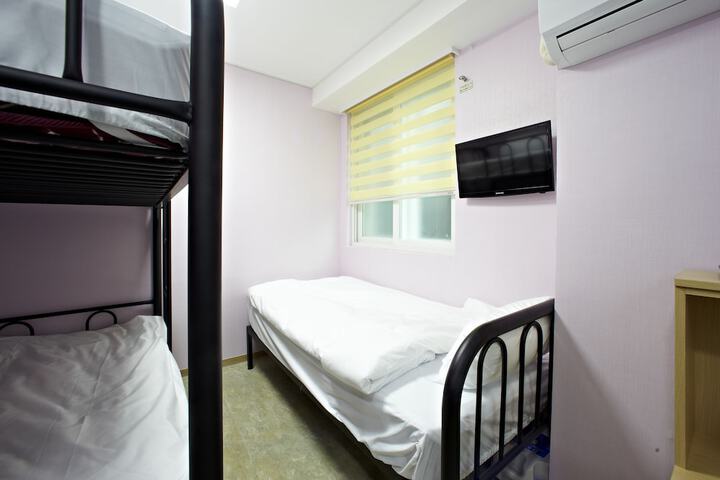 Room 12 of 43
