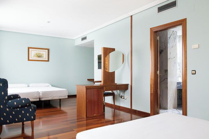 Room 12 of 37