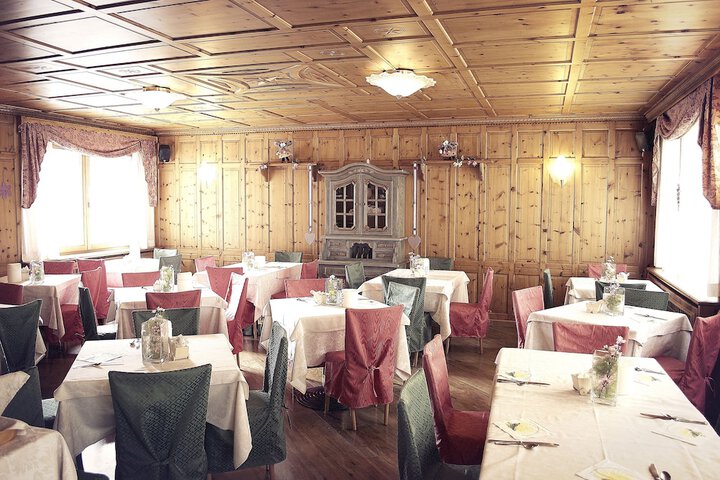 Dining 55 of 60