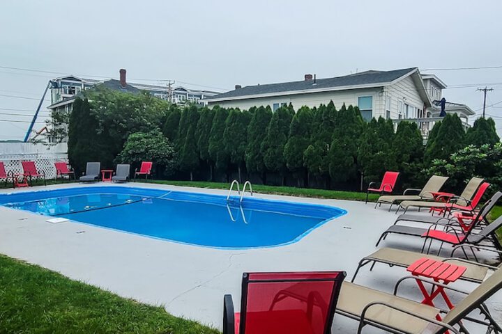 Pool 12 of 18