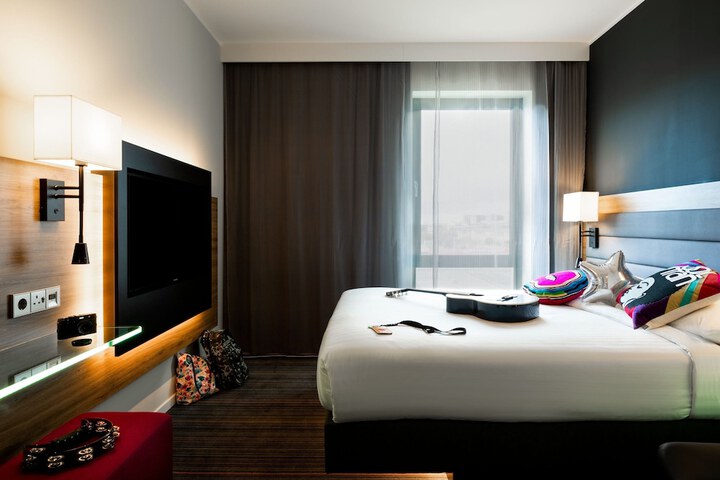 Room 14 of 35