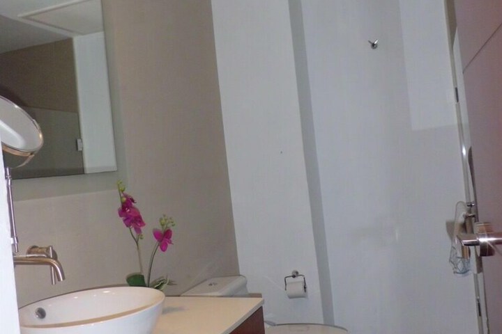 Room 8 of 18