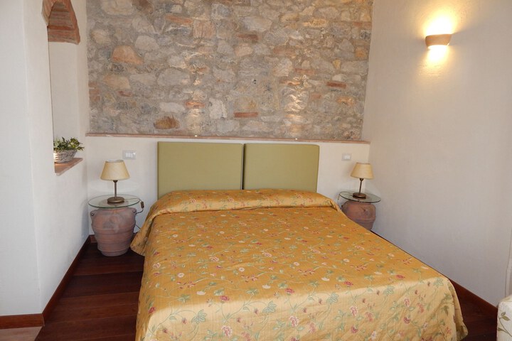 Room 8 of 105