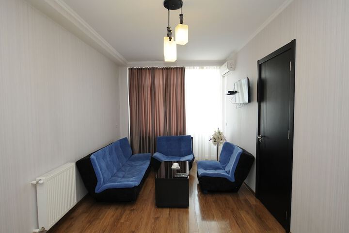 Room 5 of 16