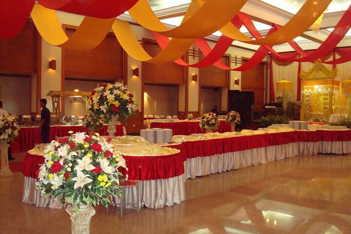 Ballroom/Hall 27 of 35